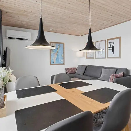 Cosy Small For 4 Persons Tranekær